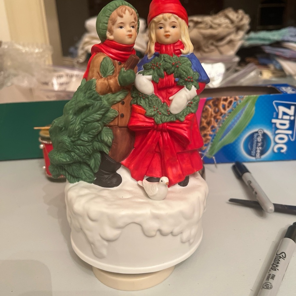 Holiday Figurine with Wreath - Red and Green